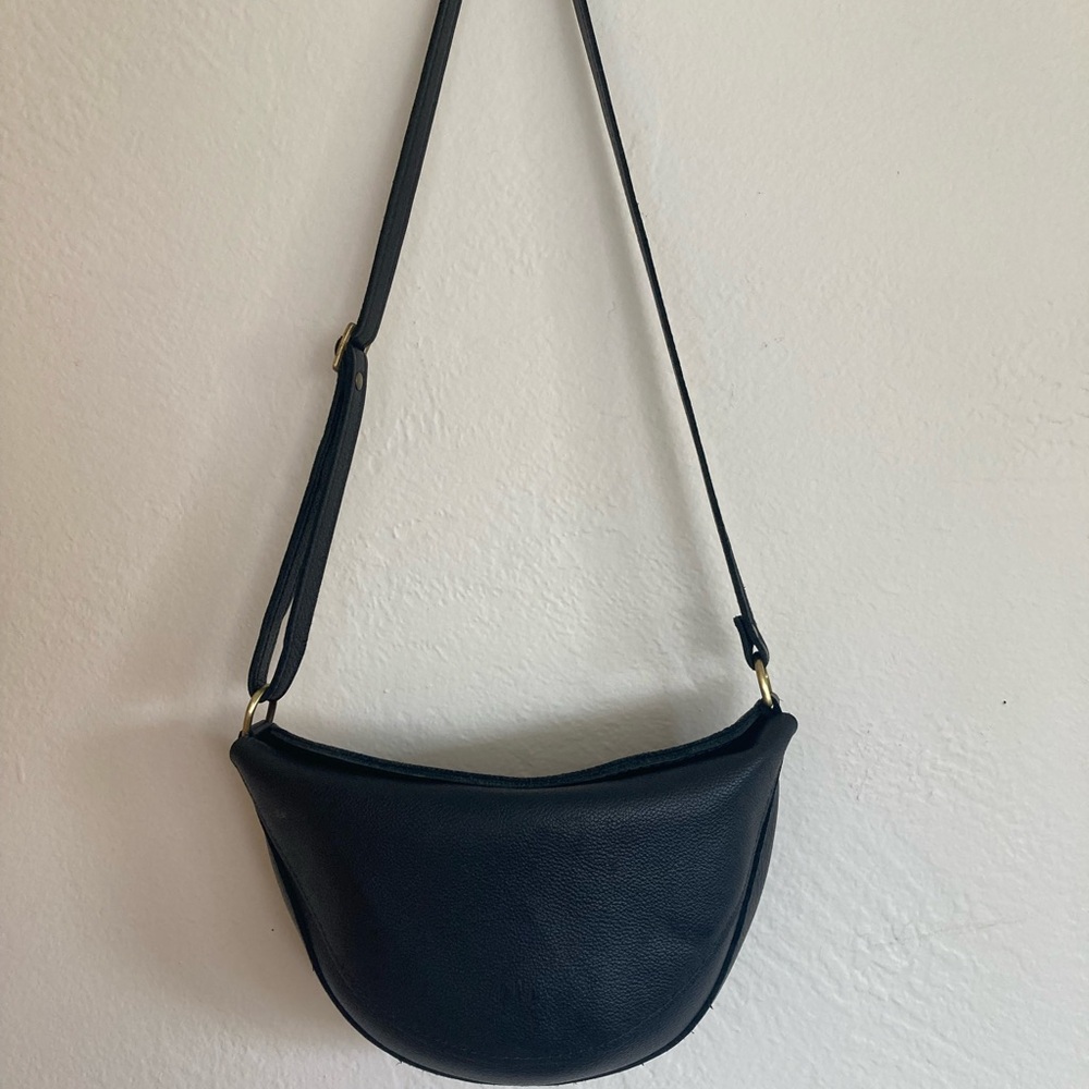 Classic Black Leather Crossbody Bag - Unbranded